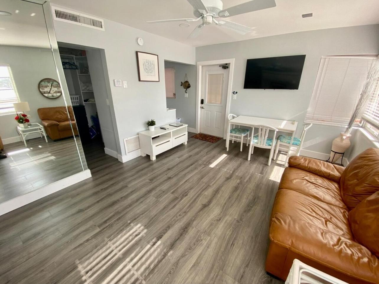 Studio Intracoastal Views! 5 Min Walk To The Beach Villa Pompano Beach Bagian luar foto