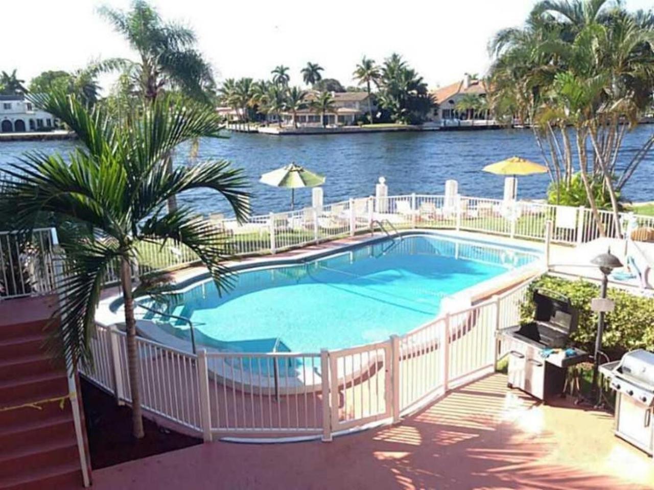 Studio Intracoastal Views! 5 Min Walk To The Beach Villa Pompano Beach Bagian luar foto