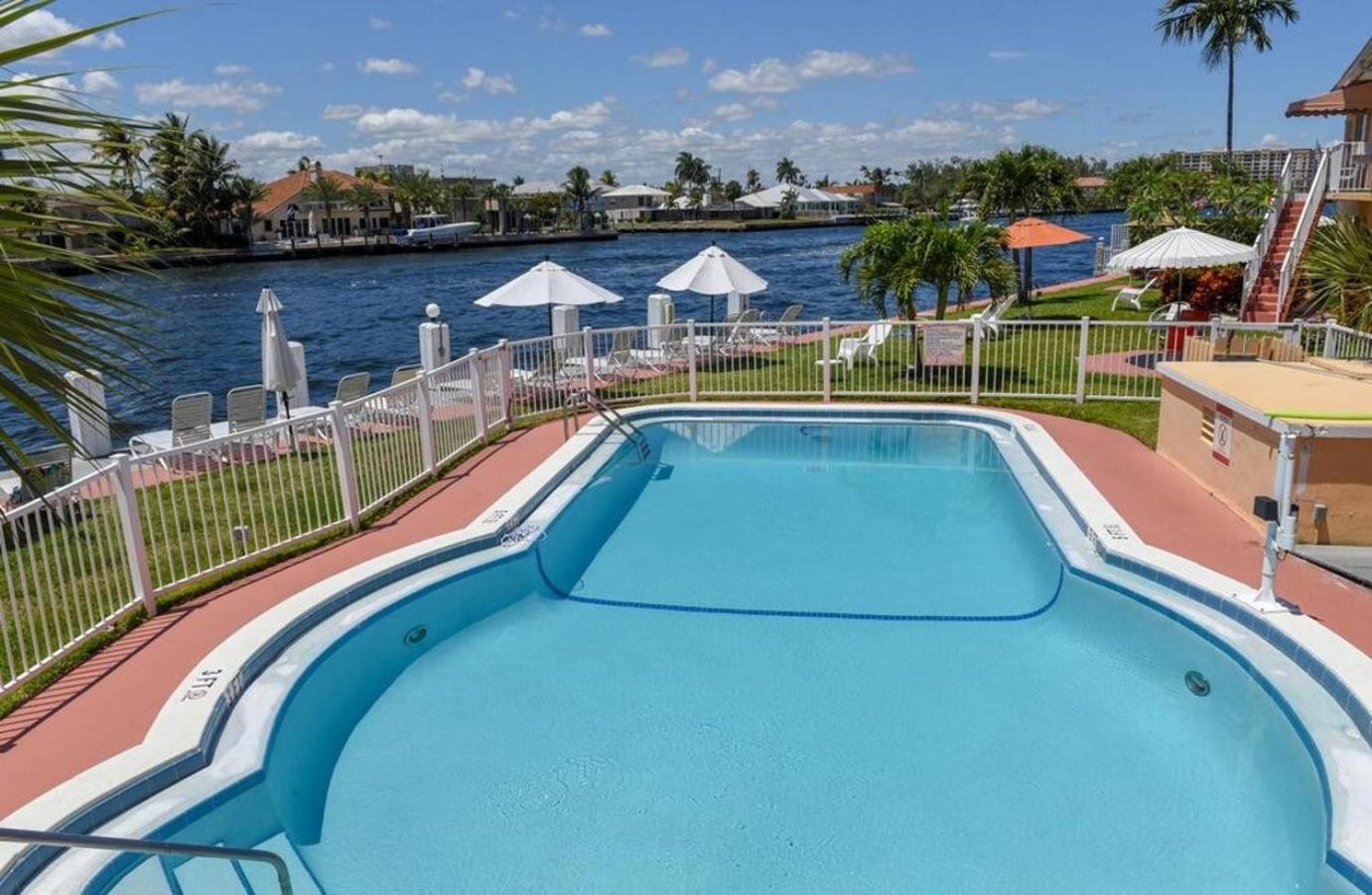Studio Intracoastal Views! 5 Min Walk To The Beach Villa Pompano Beach Bagian luar foto