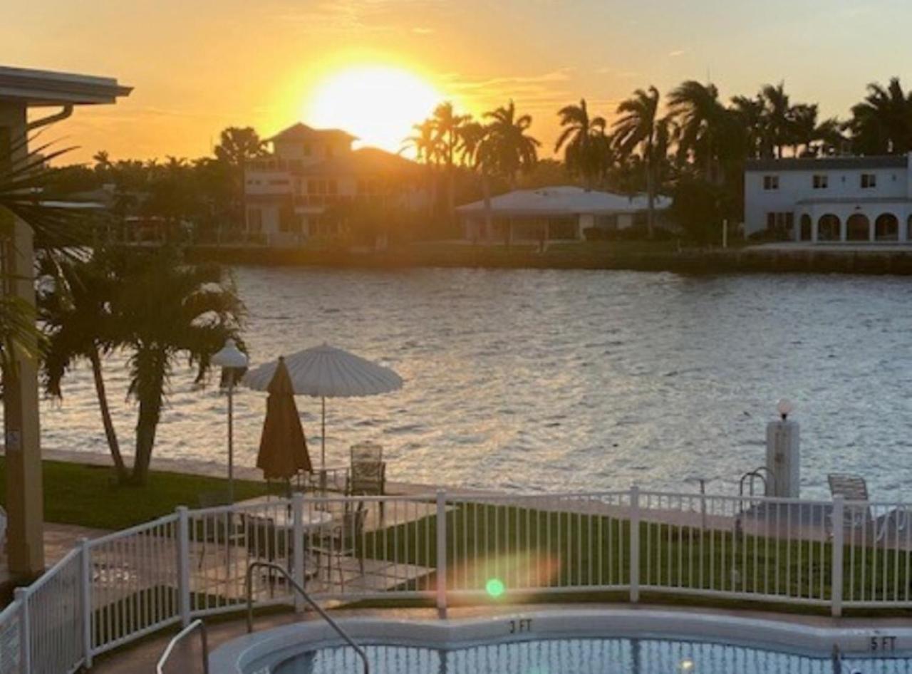 Studio Intracoastal Views! 5 Min Walk To The Beach Villa Pompano Beach Bagian luar foto