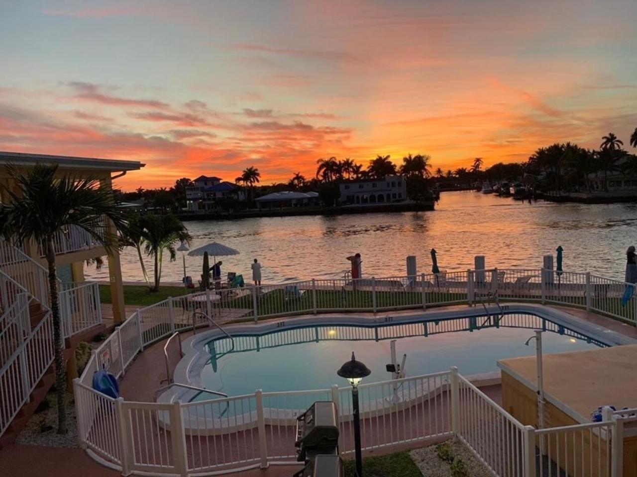 Studio Intracoastal Views! 5 Min Walk To The Beach Villa Pompano Beach Bagian luar foto