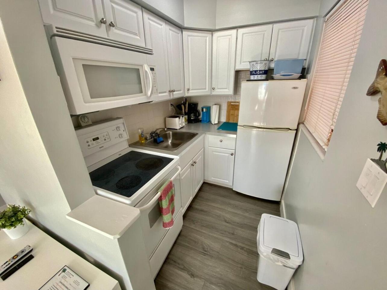 Studio Intracoastal Views! 5 Min Walk To The Beach Villa Pompano Beach Bagian luar foto