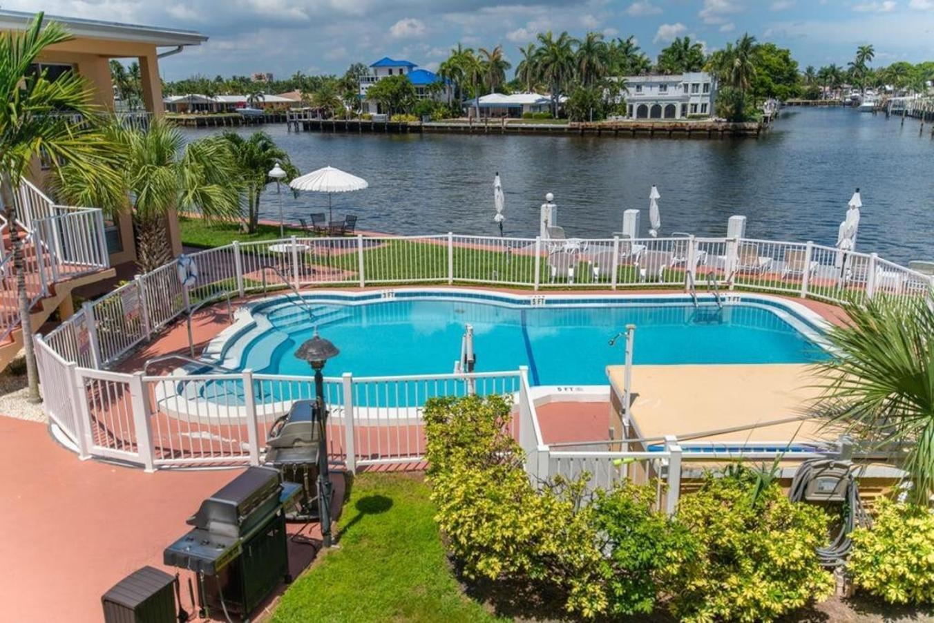 Studio Intracoastal Views! 5 Min Walk To The Beach Villa Pompano Beach Bagian luar foto
