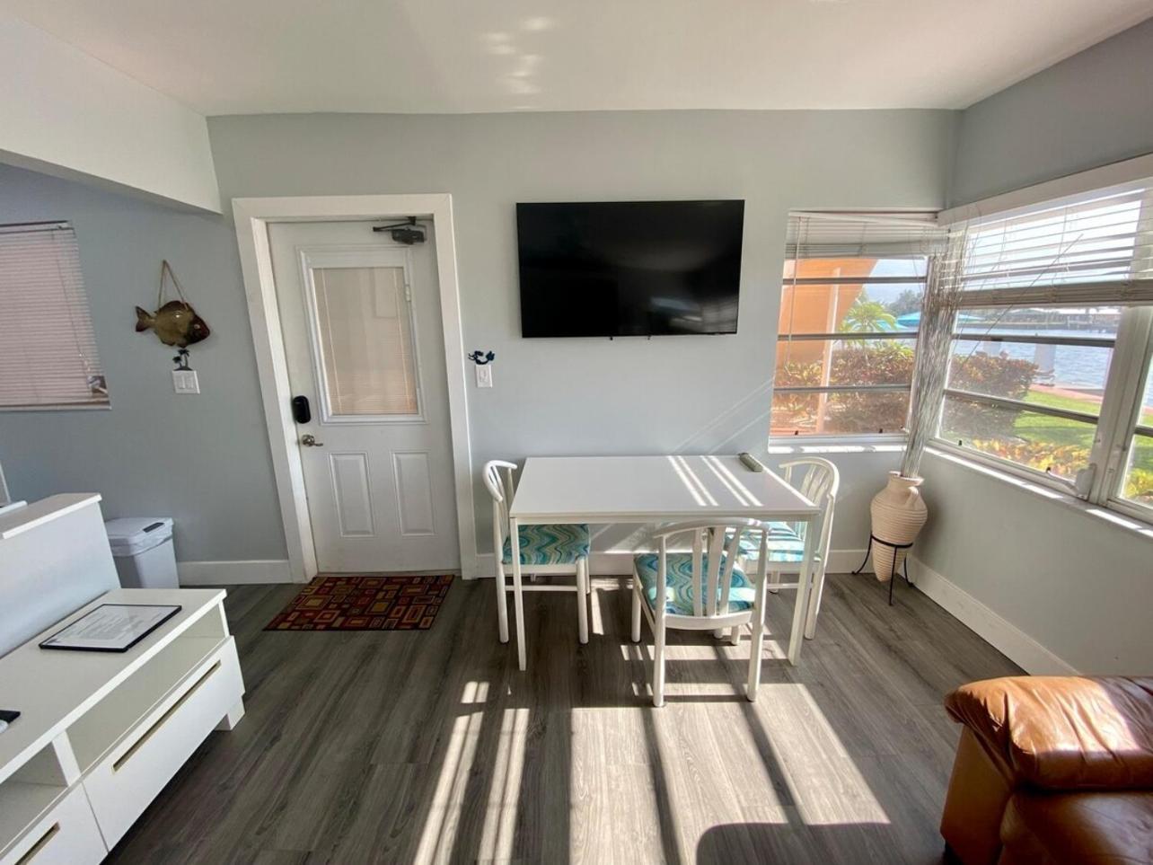 Studio Intracoastal Views! 5 Min Walk To The Beach Villa Pompano Beach Bagian luar foto