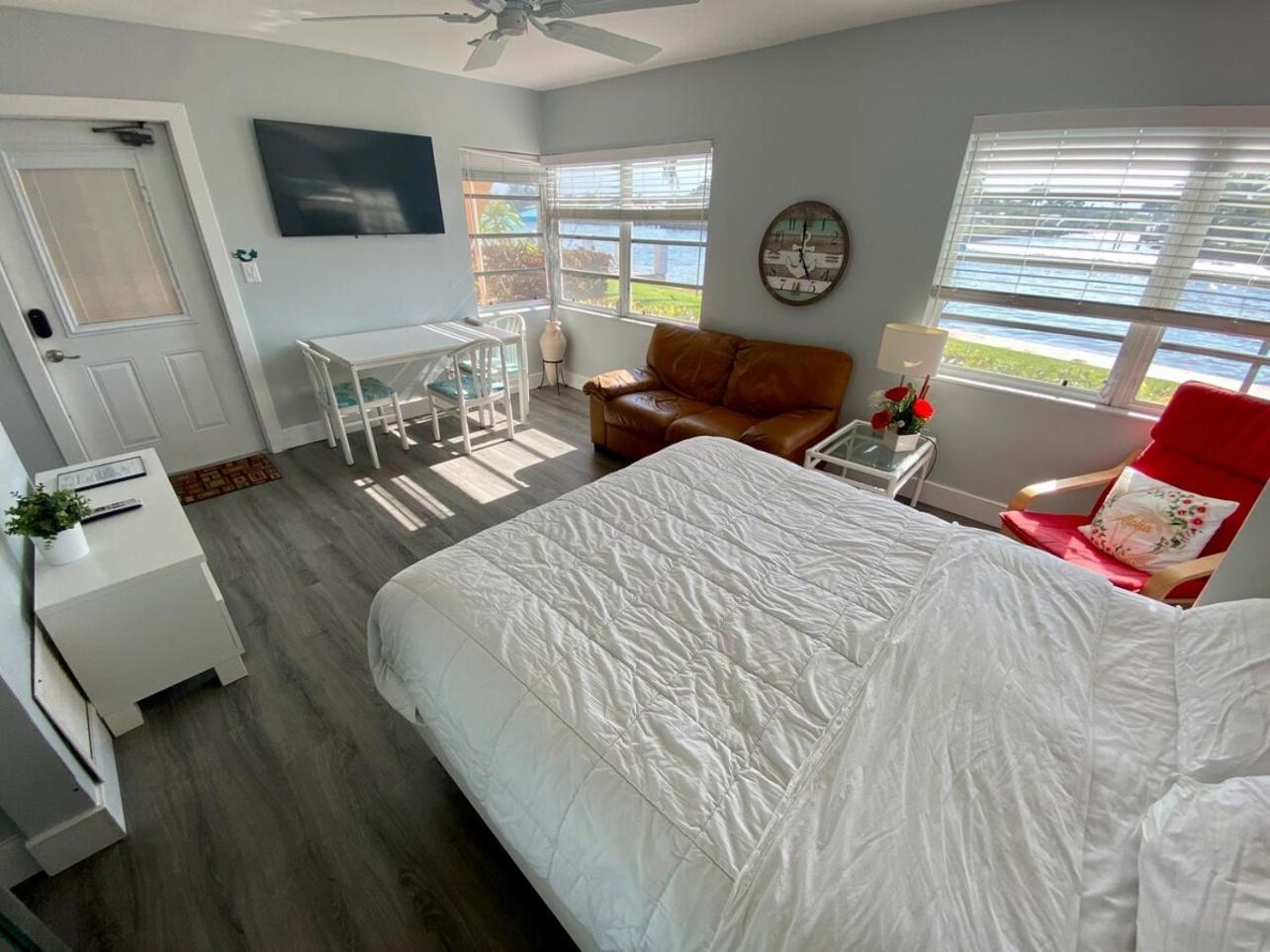 Studio Intracoastal Views! 5 Min Walk To The Beach Villa Pompano Beach Bagian luar foto
